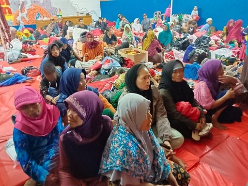 Ratusan Warga Cipongkor Berlebaran di Pengungsian