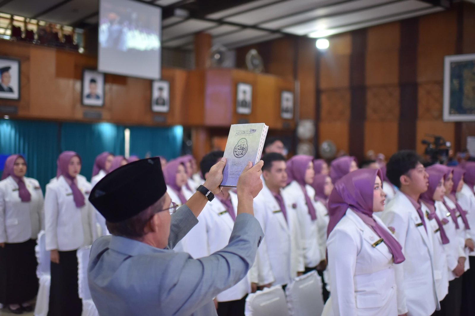 PSPPA FMIPA Unisba Ambil Sumpah 35 Apoteker Baru