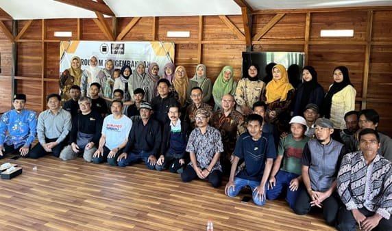 Tim PKM Fakultas Teknik Unisba Dorong Pengembangan Kewirausahaan di Desa Tanggulun Garut