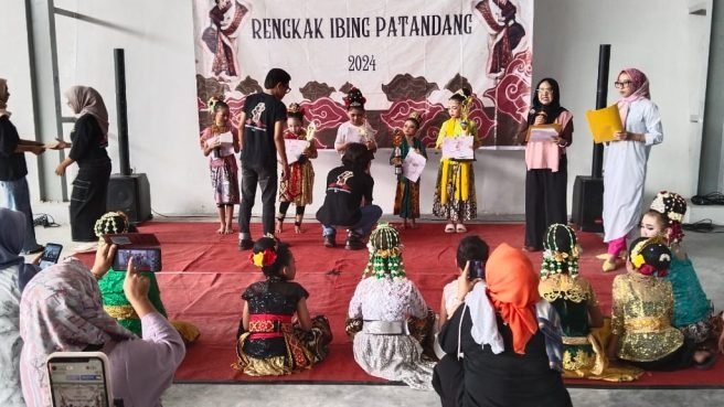 Disparbudpora Sumedang Gelar Pasanggiri Jaipong, Zaina Firzanah Raih Juara 1