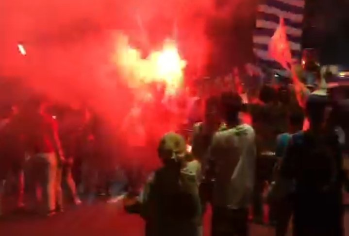 Warga Bandung Raya dan Jawa Barat Rayakan Persib Bandung Juara