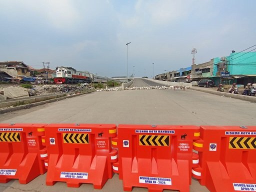 Warga Blokir Flyover Ciroyom: Sering Terjadi Kecelakaan