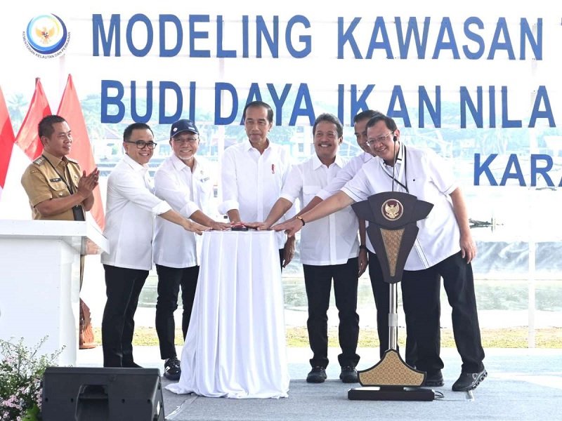 Penjabat Gubernur Jabar, Bey Machmudin Dampingi Presiden Jokowi Resmikan Modeling Budidaya Ikan Nila Salin