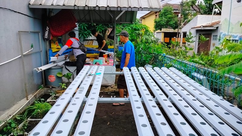 Teknologi IoT dan Hidroponik Memberdayakan Masyarakat Desa Panyileukan