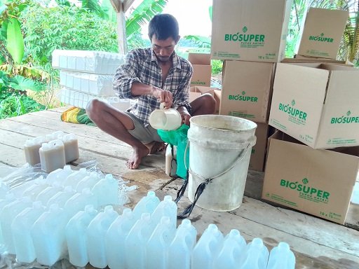 Rumah Hayati Sulap Eceng Gondok jadi Pupuk Organik Cair
