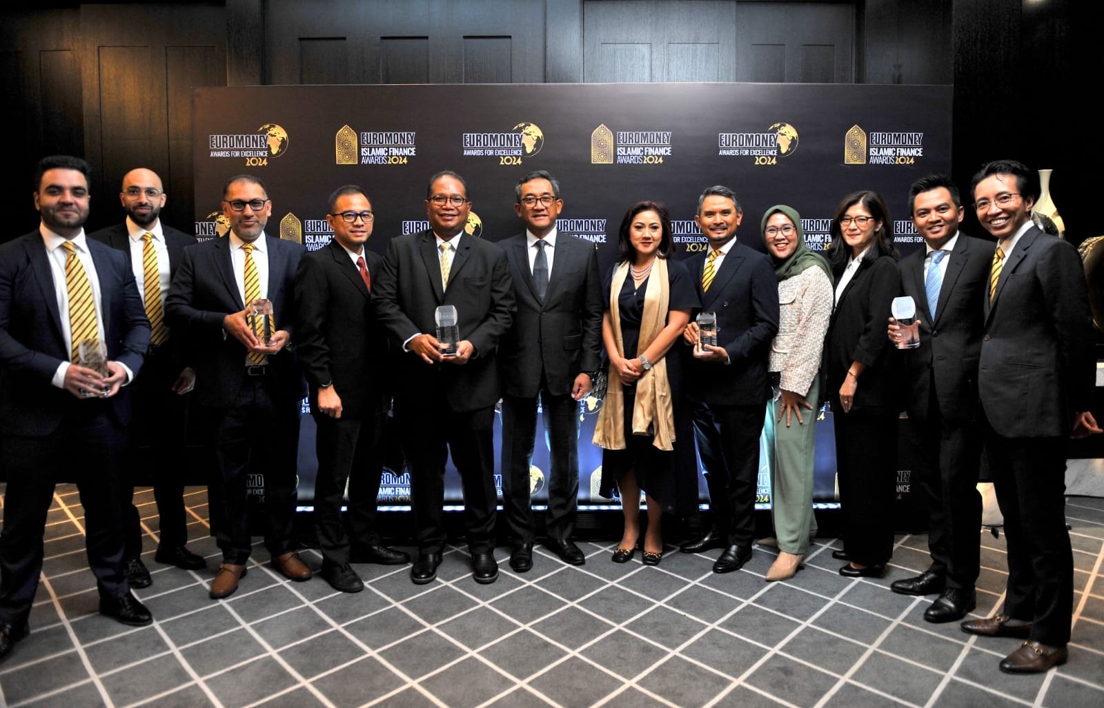 UUS Maybank Indonesia Raih Penghargaan Global, Euromoney Islamic Finance Award 2024