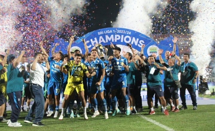 Pelatih Persib Bandung, Bojan Hodak Sabet Penghargaan sebagai Pelatih Terbaik Liga 1 2023/2024