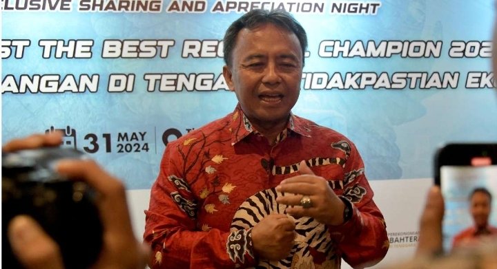 Sekda Herman Suryatman Wakili Pemdaprov Jabar Terima Penghargaan The Best Regional Champion 2024