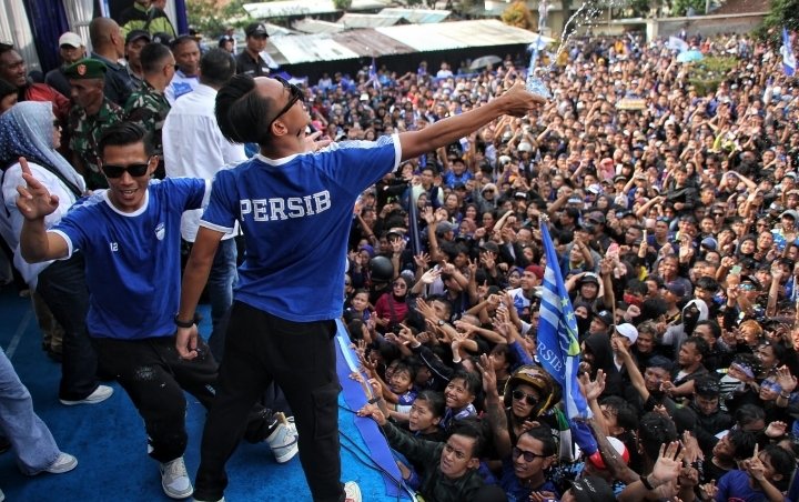 Ribuan Massa Meriahkan Syukuran Persib dan HUT H Umuh Muchtar