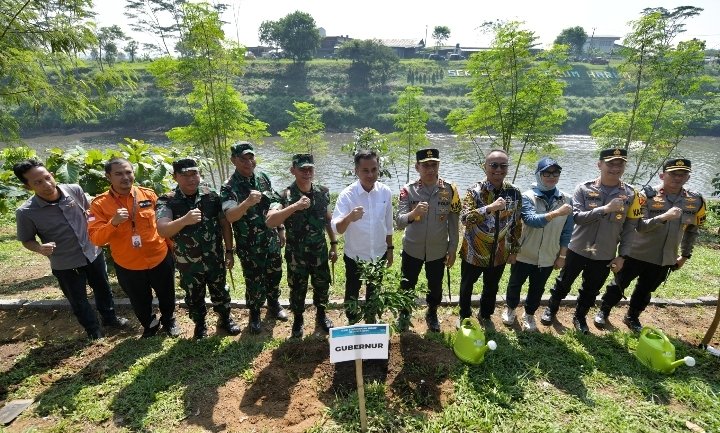 Hari Lingkungan Hidup, Pj. Gubernur Jabar, Bey Machmudin Sebut Jadi Momentum Tingkatkan Kesadaran dan Kepedulian terhadap Lingkungan