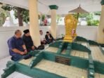 Punya Ikatan Kerabat Dengan R.A Wiranatakusumah II, Kang Arfi Ziarah ke Makam Pendiri Bandung