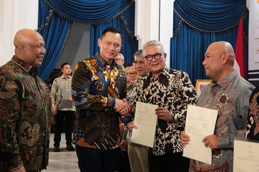 Pemkot Bandung Terima Sertifikat Tanah Elektronik dari Kementerian ATR/BPN