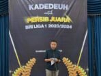 Penjabat Gubernur Jabar, Bey Machmudin Serahkan “Kadeudeuh” untuk Pemain Persib Bandung Usai Jadi Juara Liga 1 Indonesia Tahun 2023-2024