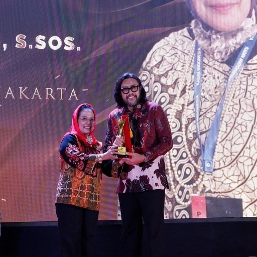 Ono Surono Terima Anugerah Lifetime Achievement Award Pada Puncak Hari Koperasi Nasional 2024