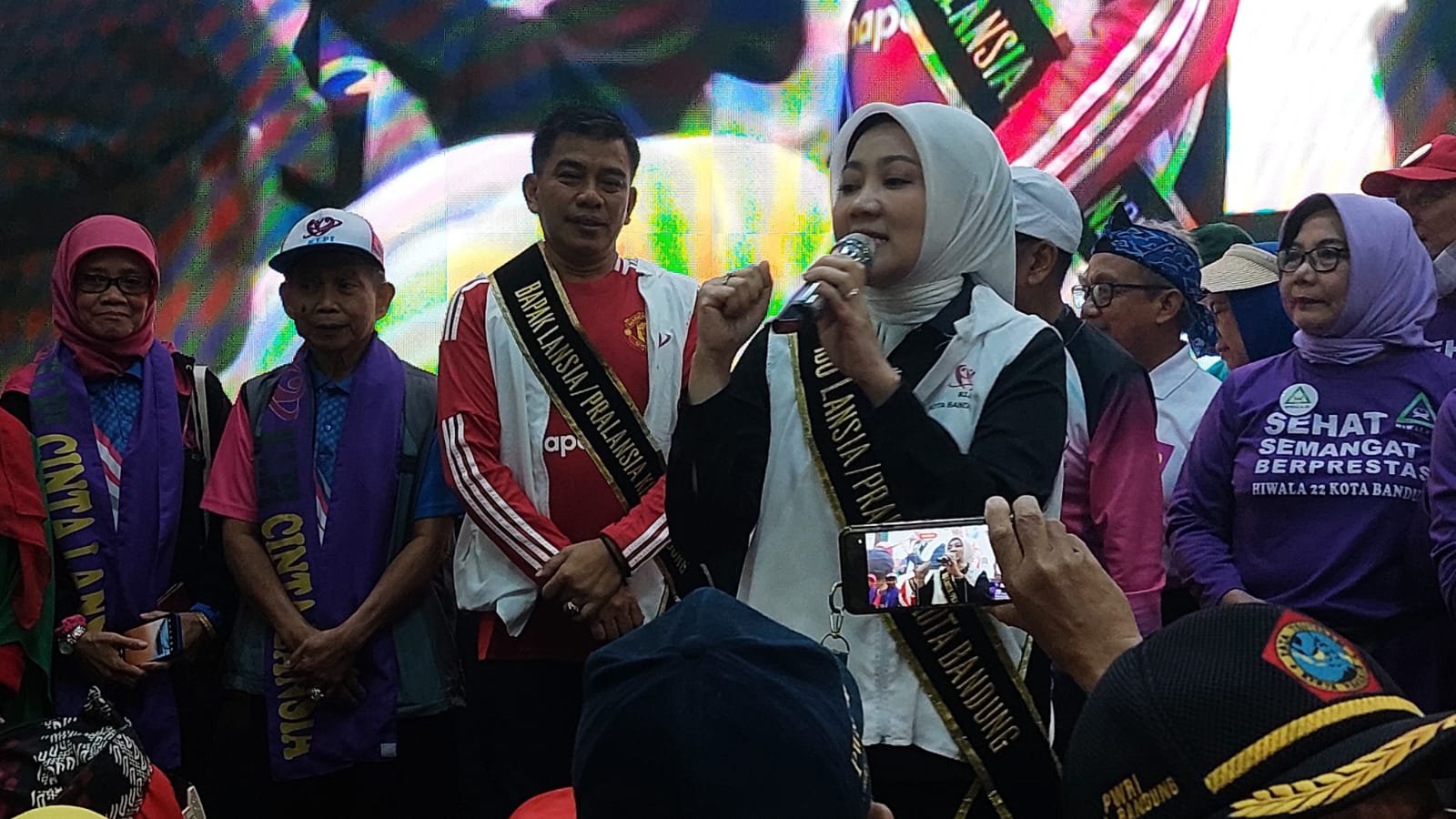 KLPI Kukuhkan Atalia Praratya dan Sonny Salimi jadi Duta Lansia Kota Bandung