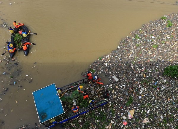 Masyarakat Indonesia Konsumsi 52 Juta Partikel Mikroplastik Setiap Bulan