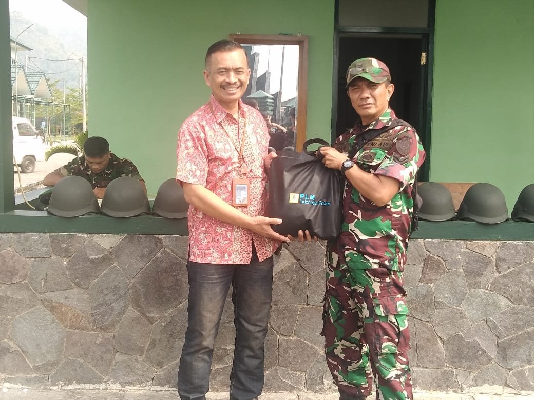 PLN Indonesia Power UBP Kamojang Salurkan 100 Paket Sembako
