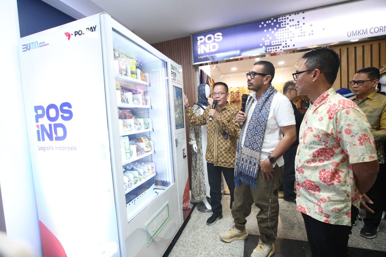 Perkuat Ekosistem UMKM di BUMN, Erick Thohir Resmikan Vending Machine Binaan PosIND