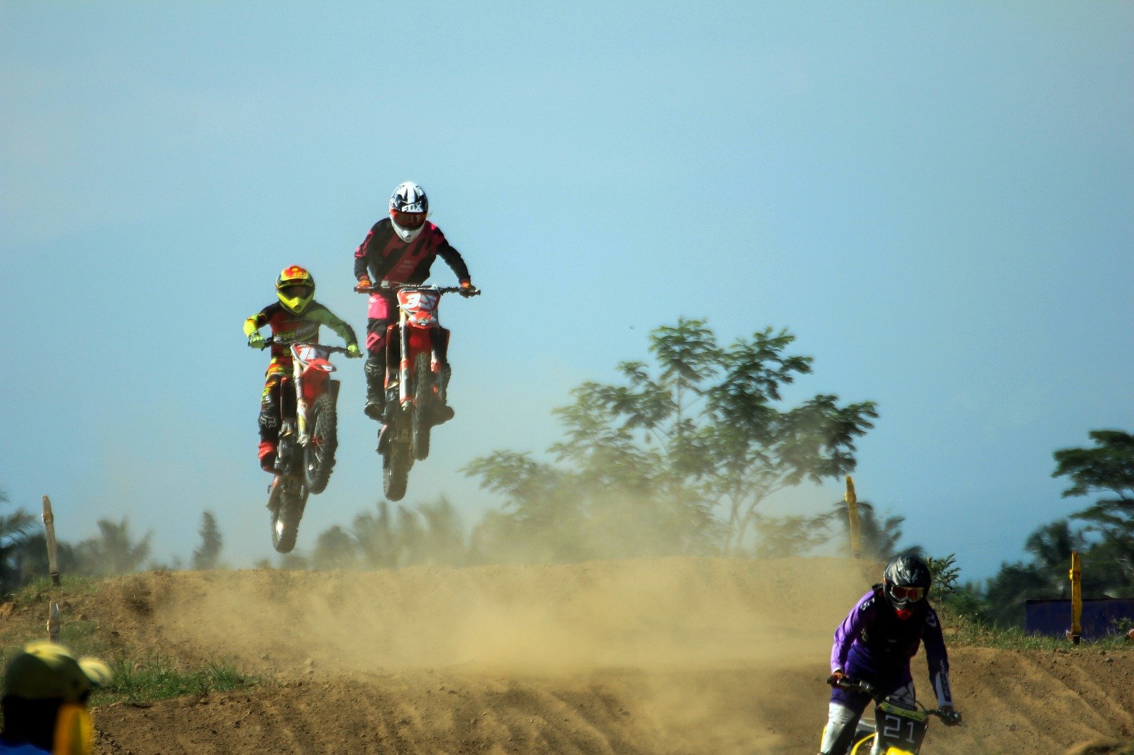 Crosser terbaik dari Seluruh Indonesia Ikuti Ajang Kratingdaeng Supercrosser 2024 Dirtwar Energy