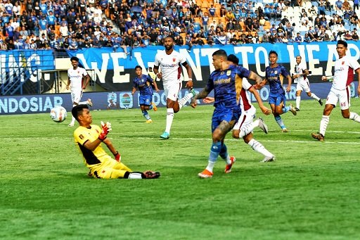 Persib Taklukkan PSM 2-0 di Laga Pembuka Piala Presiden