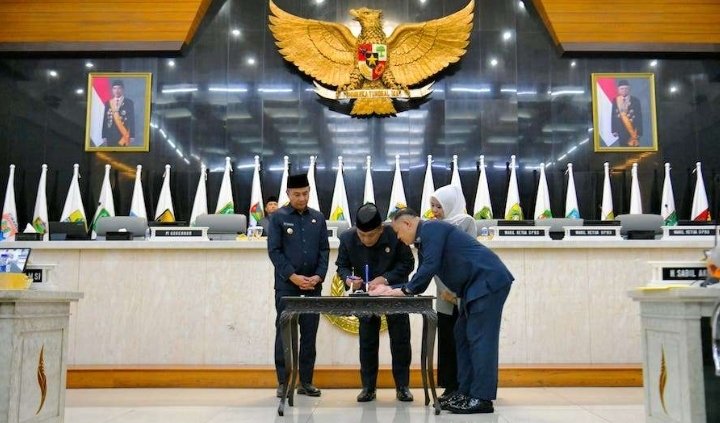 Raperda Kepariwisataan Disahkan Jadi Perda, Pj. Gubernur Jabar Bey Machmudin Sebut Pariwisata Jadi Penggerak Perekonomian Daerah