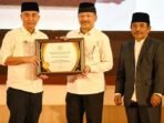 Pj. Gubernur Jabar Bey Machmudin Terima Penghargaan sebagai Kepala Daerah Pendukung Pengelolaan Zakat Terbaik