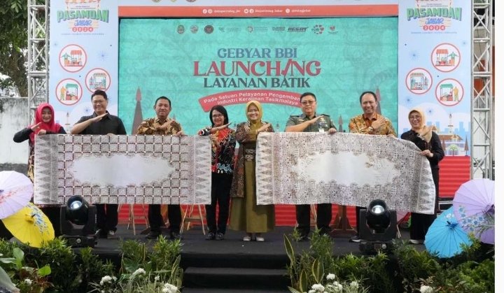 Luncurkan Layanan Batik di Tasikmalaya, Amanda Soemedi   Bey Machmudin Sebut Momentum Tingkatkan Pelayanan kepada Industri Kecil dan Menengah