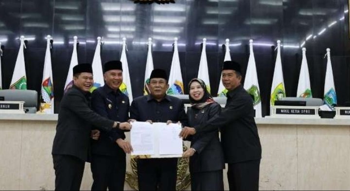 DPRD Jabar dan Pemdaprov Jawa Barat Setujui Pengesahan Ranperda Pendapatan dan Belanja Daerah
