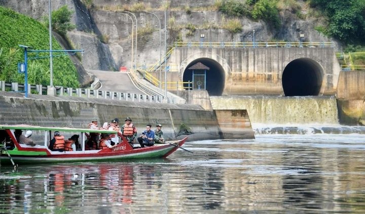 Sekda Jabar Herman Suryatman Apresiasi Pembersihan Sampah di Kawasan Jembatan BBS Hasil kerja sama Berbagai Pihak