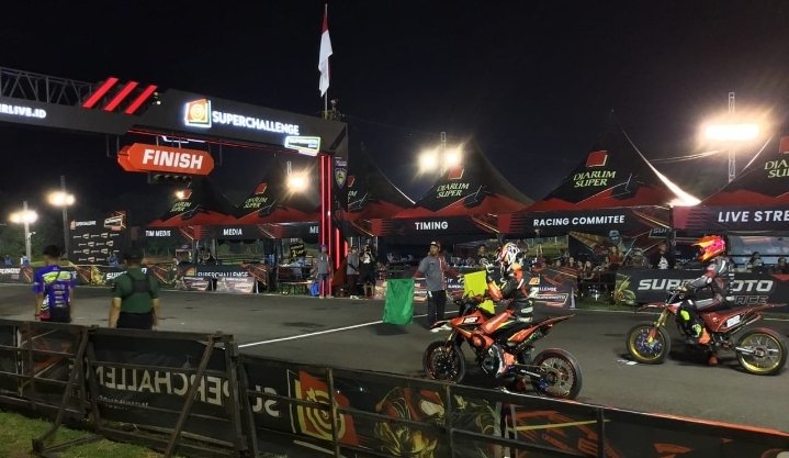 Pembalap Top Indonesia Ramaikan Seri Empat Kejurnas Superchallenge Supermoto di Subang