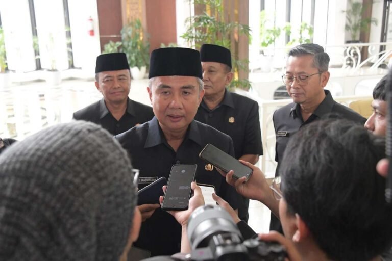 Penjabat Gubernur Jawa Barat, Bey Machmudin Ungkap Siswa Dianulir dari PPDB