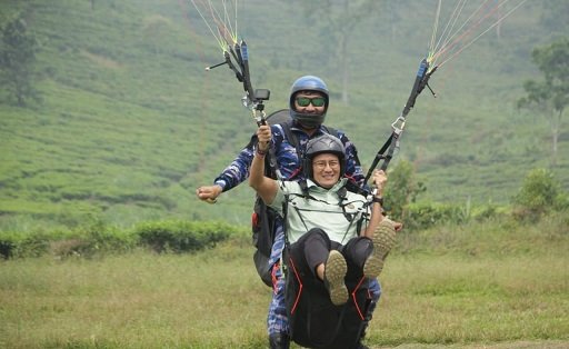 Jajal Paralayang Bukit Santiong Cisaat Subang, Sandiaga: Sangat Recommended