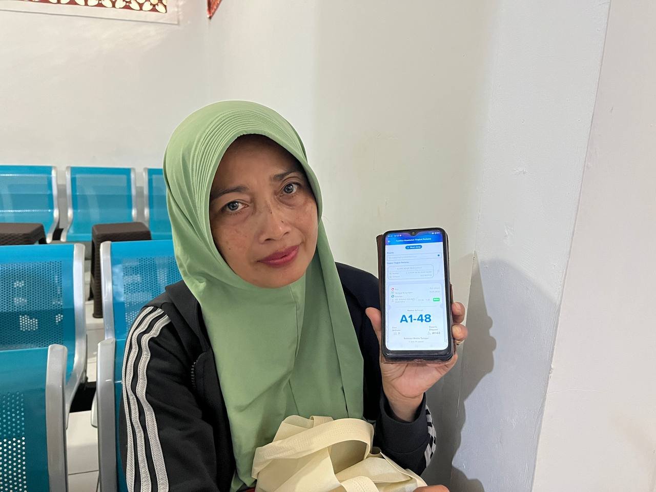 Sri Hardiyati Buktikan Sendiri Cepat dan Mudahnya Fitur Antrean Online di Mobile JKN