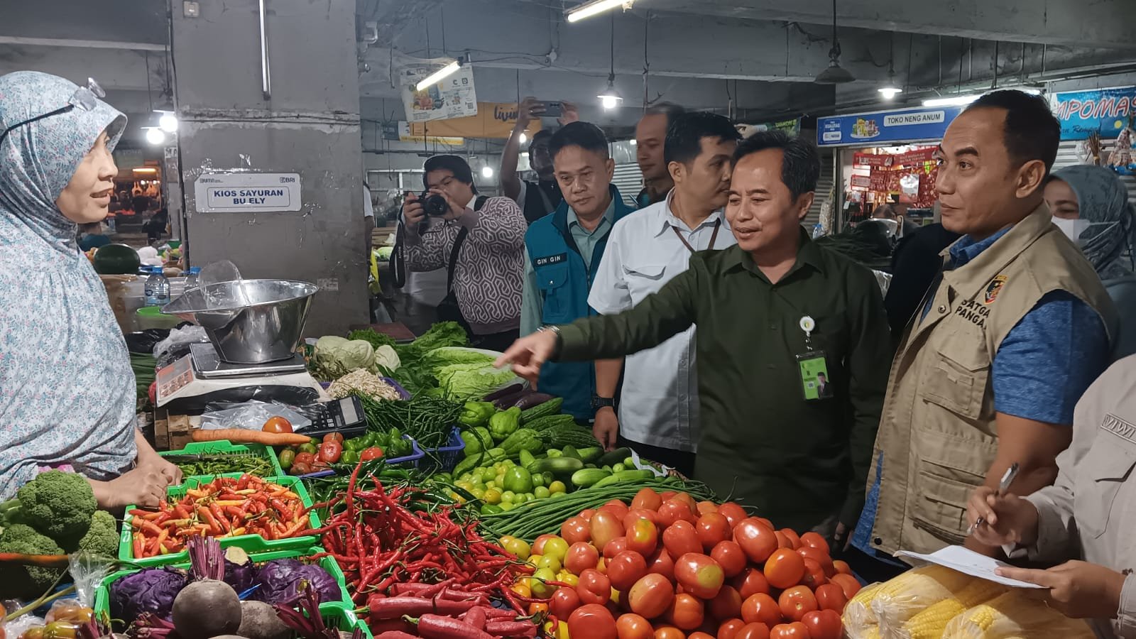 Tinjau Pasar di Bandung, Bapanas Pastikan Harga Pangan Wajar dan Keamanan Pangan Terjaga