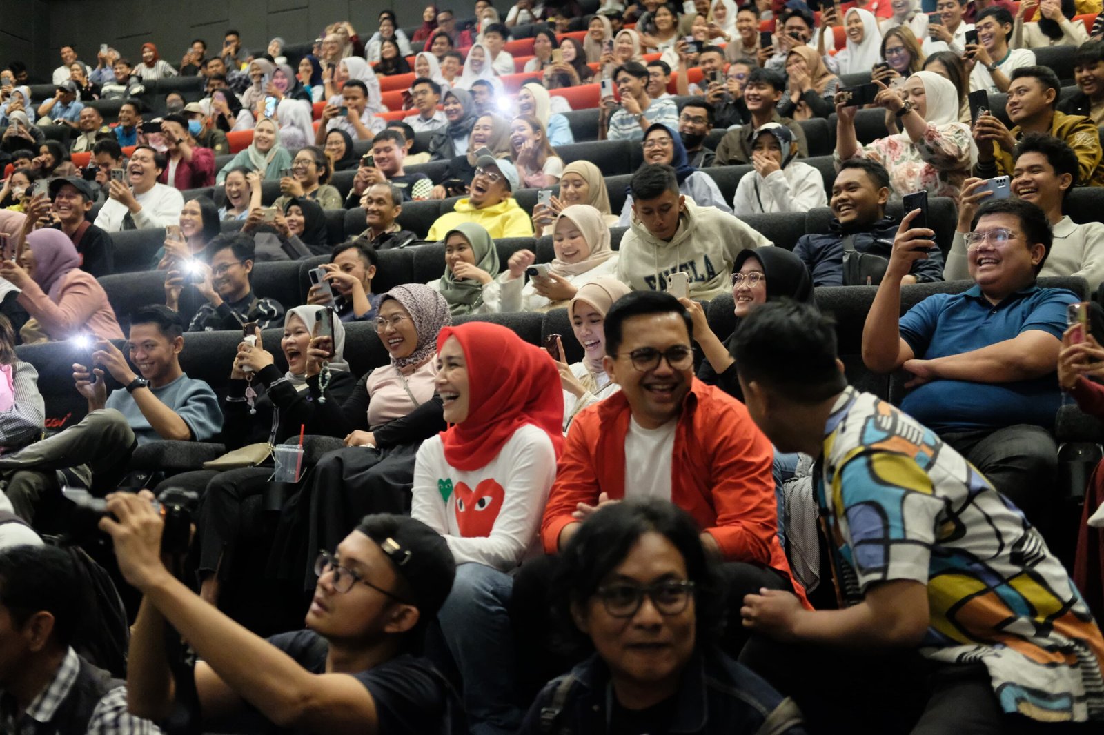 Berbagi Kebahagiaan, Sahrul Gunawan Ajak 200 Warga Kabupaten Bandung Nobar Film Kang Mak from Pee Mak