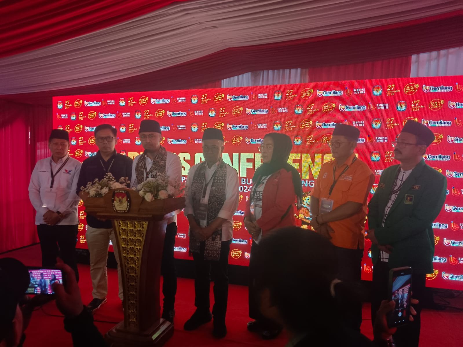 Diantar Ribuan Orang, Pasangan Hengky Kurniawan dan Ade Sudrajat Gaspol di Pilkada Bandung Barat