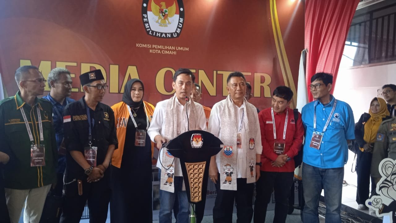 Bilal-Mulyana Daftar ke KPU Cimahi, Soroti Pembangunan Sumberdaya Manusia