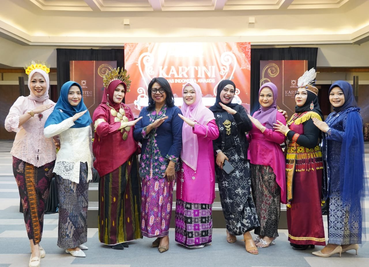 Delapan Srikandi PosIND Raih Penghargaan Kartini Humas Indonesia
