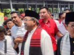 Naik Oplet Si Doel, Pasangan Pramono Anung – Rano Karno Mendaftar ke KPU Jakarta