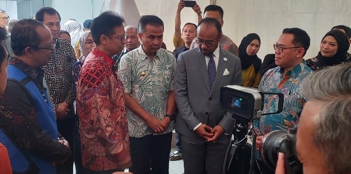 Jabar Terima Lima X-Ray Portabel untuk Penanggulangan TBC, Bey Machmudin Apresiasi Kerja Sama Kemenkes dan Uni Emirat Arab