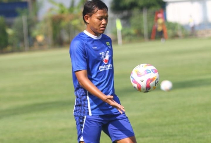 Gelandang Anyar Persib Bandung Adam Alis Merasa Tertantang dan Suka Persaingan