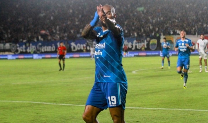 Penyerang Persib Bandung, David da Silva Menuju 100 Gol
