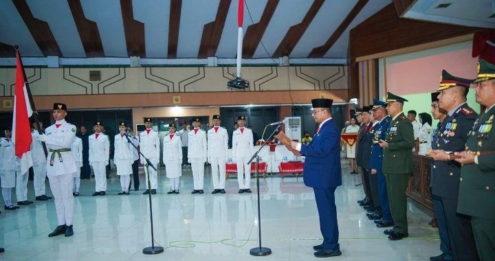 Pj. Bupati Subang Imran Kukuhkan 35 Anggota Paskibraka