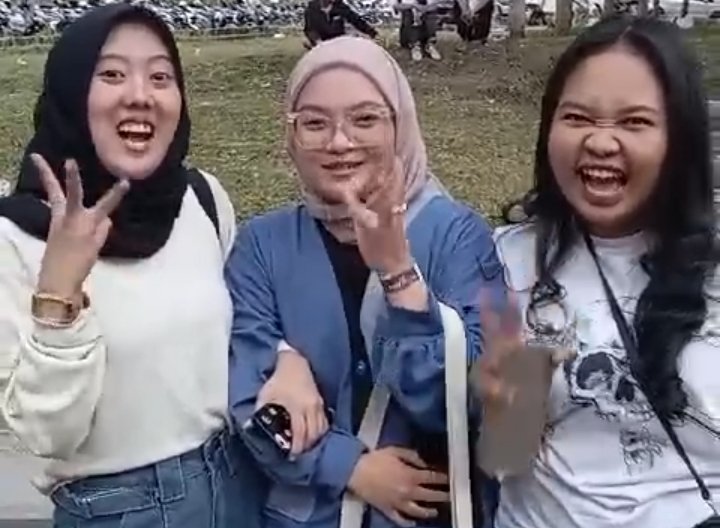 Ribuan Bobotoh Persib Bandung Setia Berikan Dukungan 