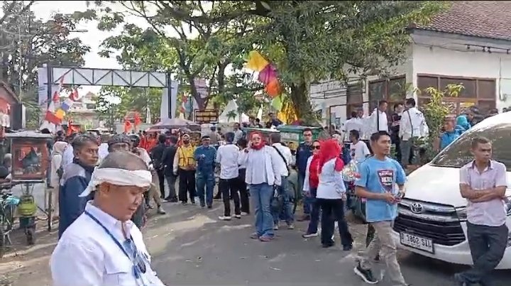 Calon Gubernur dan Calon Wakil Gubernur Jabar Dedi Mulyadi dan Erwan Setiawan Jadi Paslon Pertama yang Daftar ke KPU Jawa Barat
