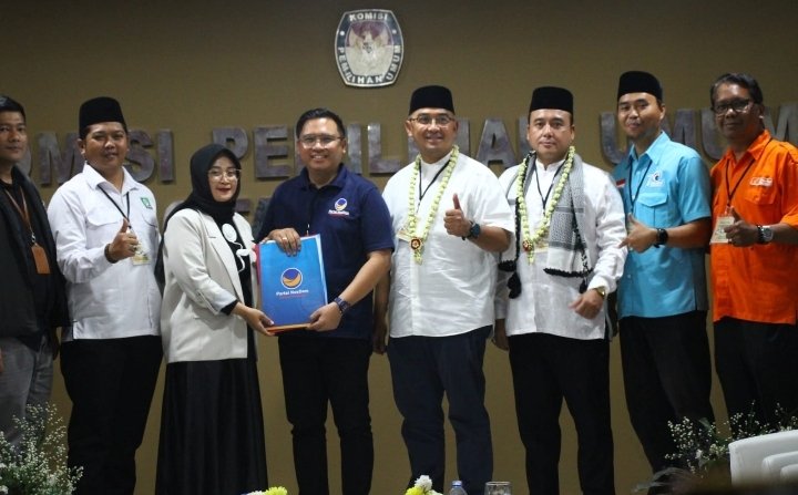Bakal Calon Wali Kota dan Wakil Wali Kota Bandung, Muhammad Farhan dan Erwin Resmi Daftar ke KPU Kota Bandung
