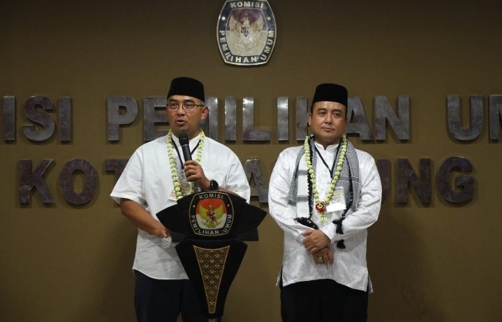 Bakal Calon Wali Kota dan Wakil Wali Kota Bandung, Muhammad Farhan dan Erwin Resmi Daftar ke KPU Kota Bandung