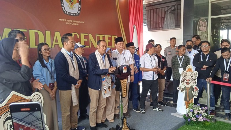 Pilkada Cimahi 2024, Paslon Ngatiyana-Adhitia Resmi Mendaftar ke KPU Cimahi