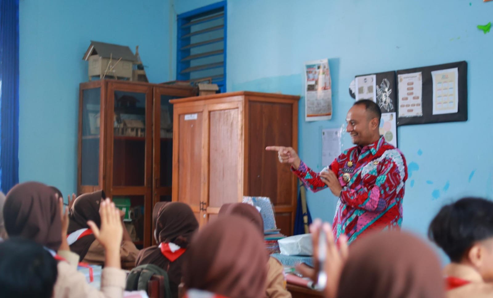 Pj Bupati Imran Berikan Motivasi Semangat Belajar ke Beberapa Sekolah di Subang