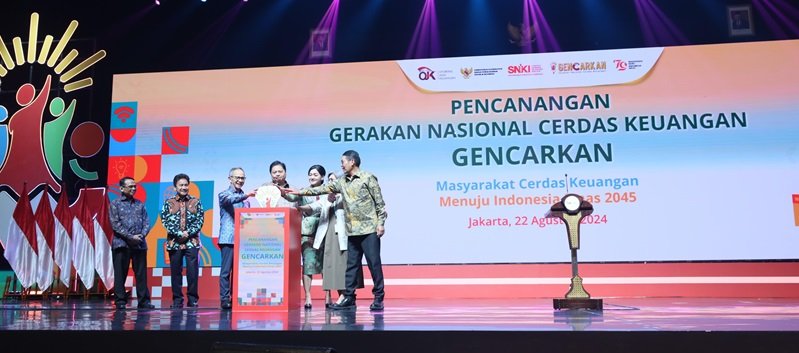 1.300 Peserta Meriahkan Pencanangan Gerakan Nasional Cerdas Keuangan (GENCARKAN) OJK
